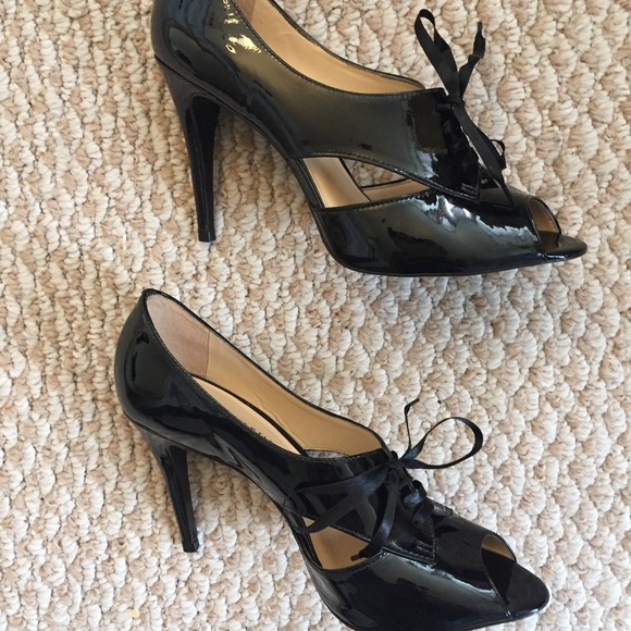 ANNE KLEIN Patent Lace-Up Peep Toe Pumps - Picture 5 of 8